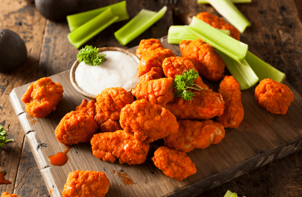 Boneless Buffalo con Papas Sky