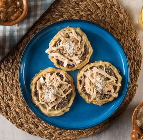 Sopes de Pollo